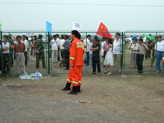 場地護(hù)欄外