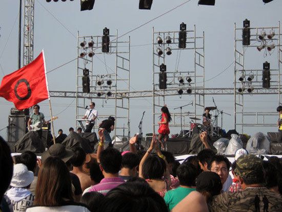 樂隊(duì)正在表演