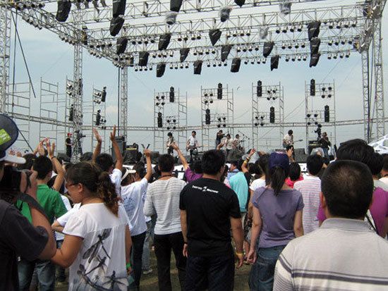 樂隊(duì)正在表演